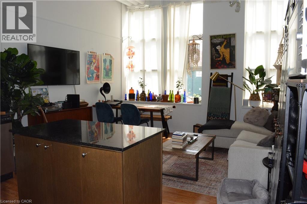 404 King Street West — photo 11