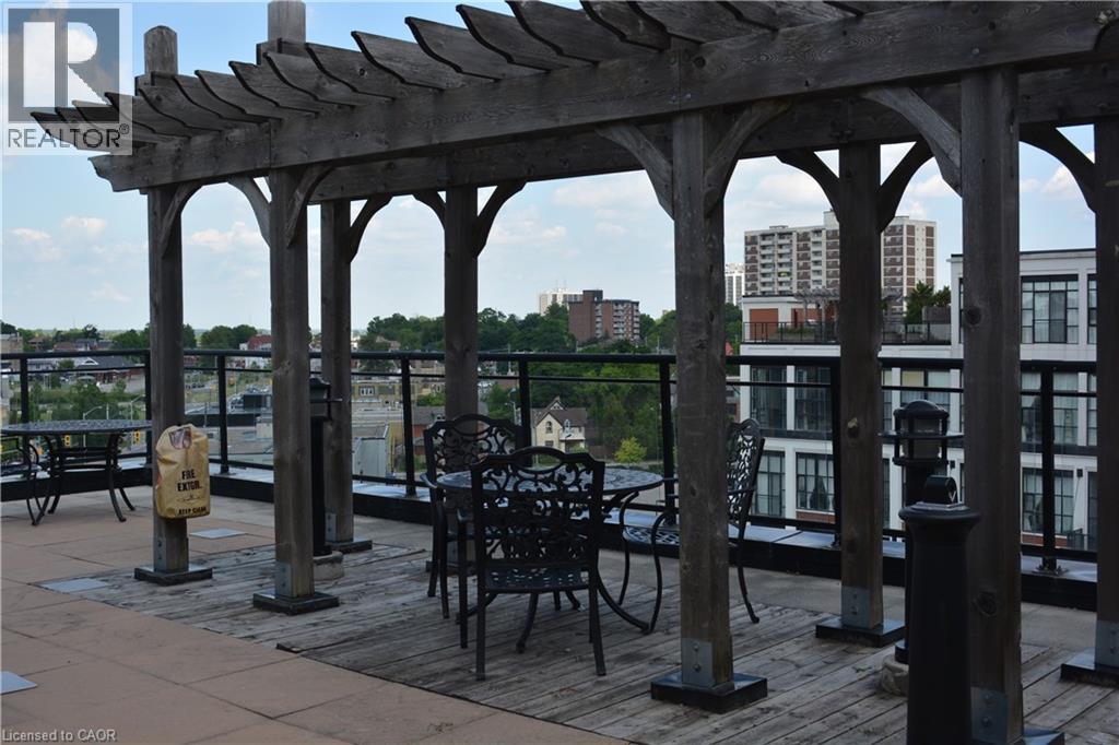 404 King Street West — photo 17