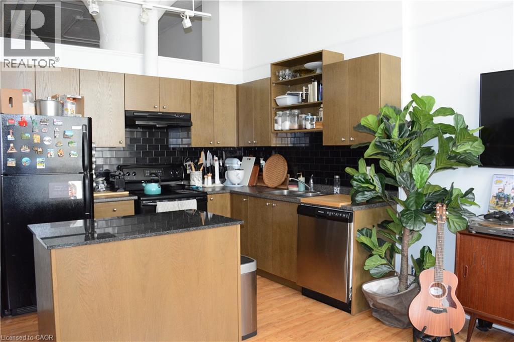 404 King Street West — photo 4