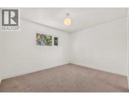 90 Armstrong Crescent SE - photo 19