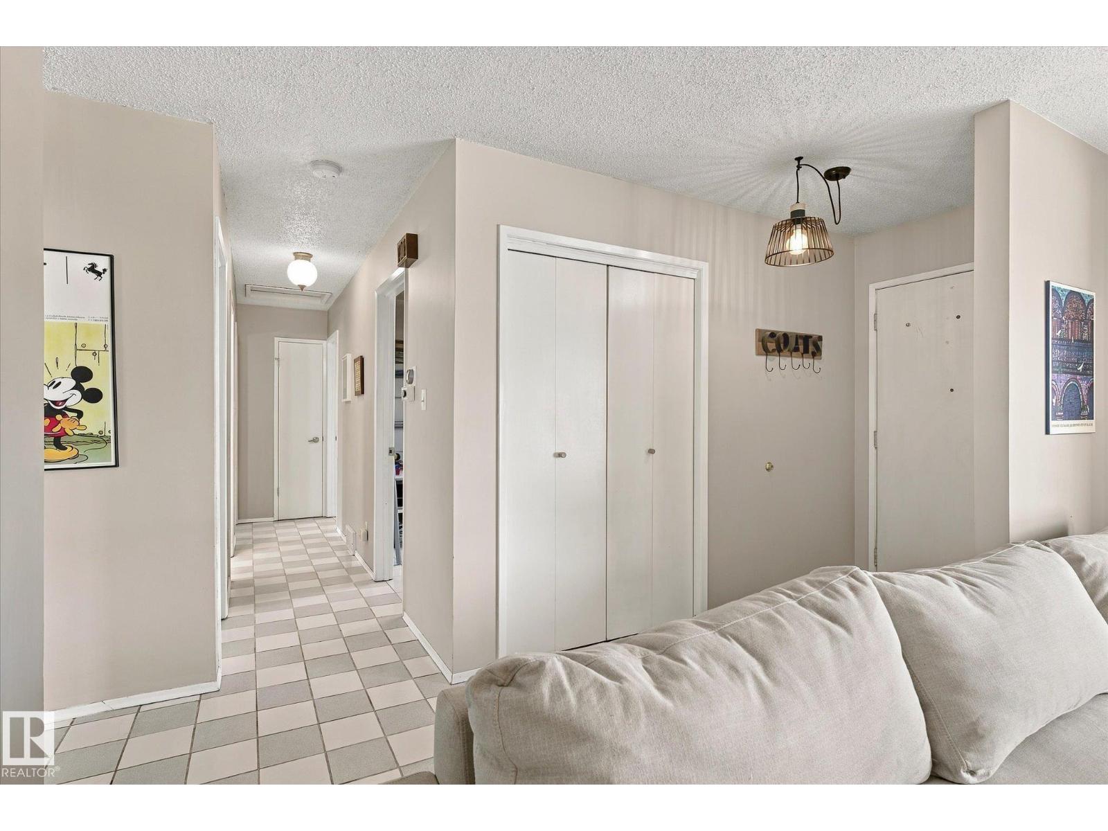 6013 34A Avenue NW, Hillview — photo 18 of 30: Property photo