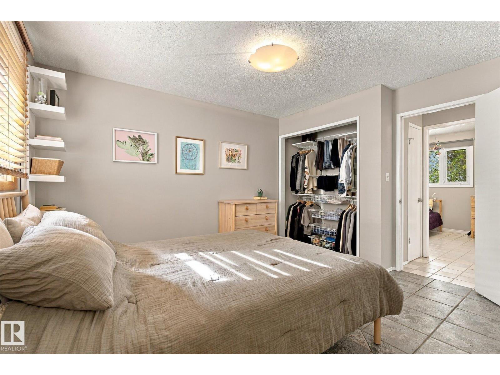 6013 34A AV NW - 21