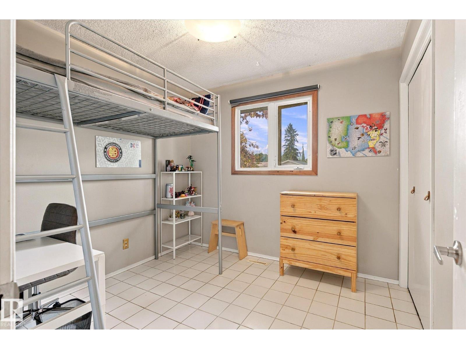 6013 34A Avenue NW, Hillview — photo 24 of 30: Property photo