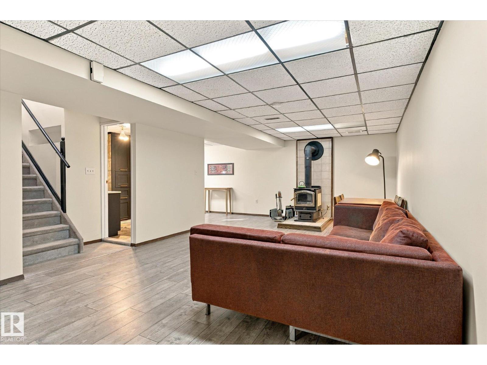 6013 34A AV NW - 28
