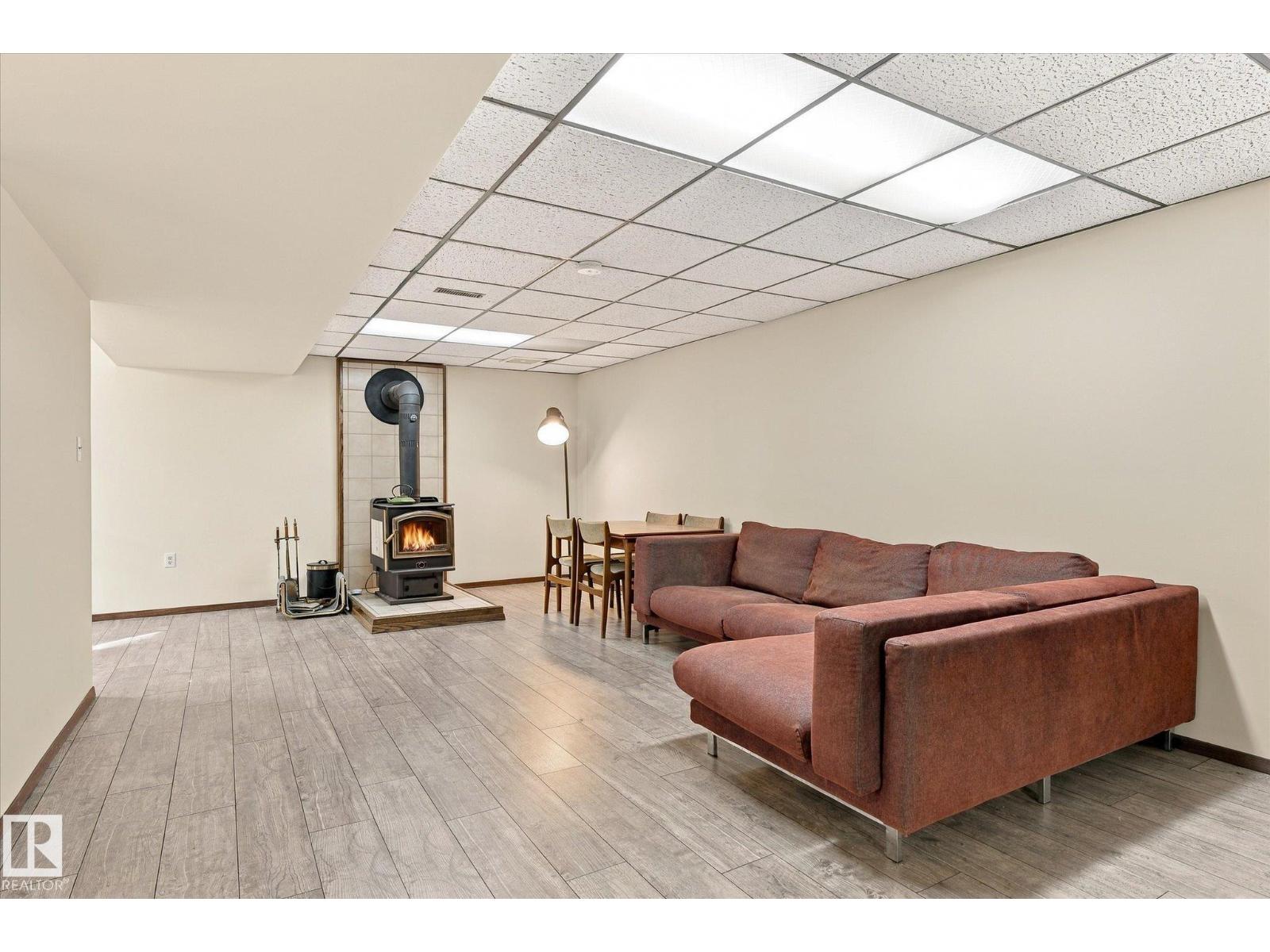 6013 34A Avenue NW, Hillview — photo 29 of 30: Property photo