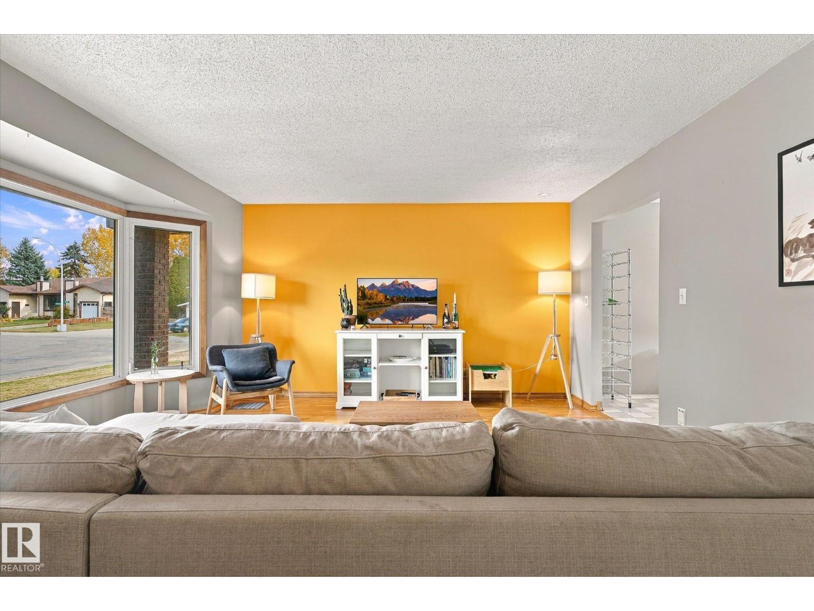 6013 34A AV NW - 8