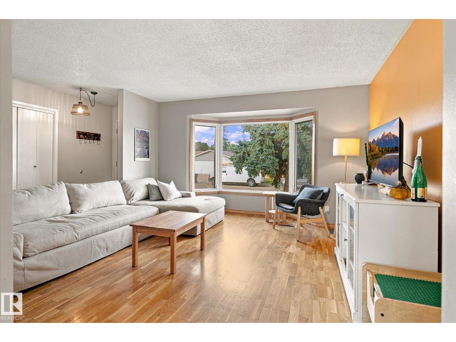 6013 34A AV NW - 9