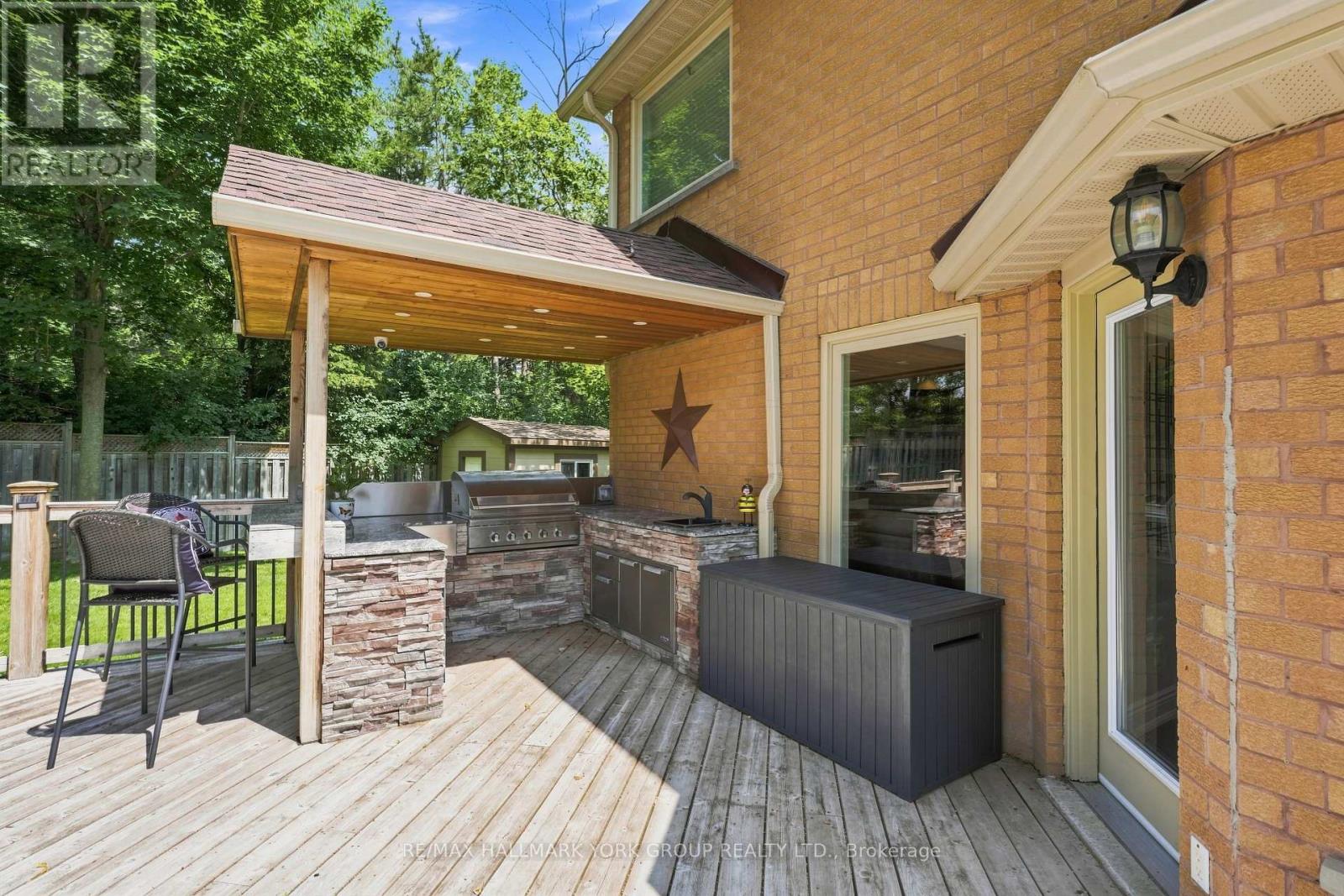 111 Whispering Pine Trail, Aurora, ON photo 37
