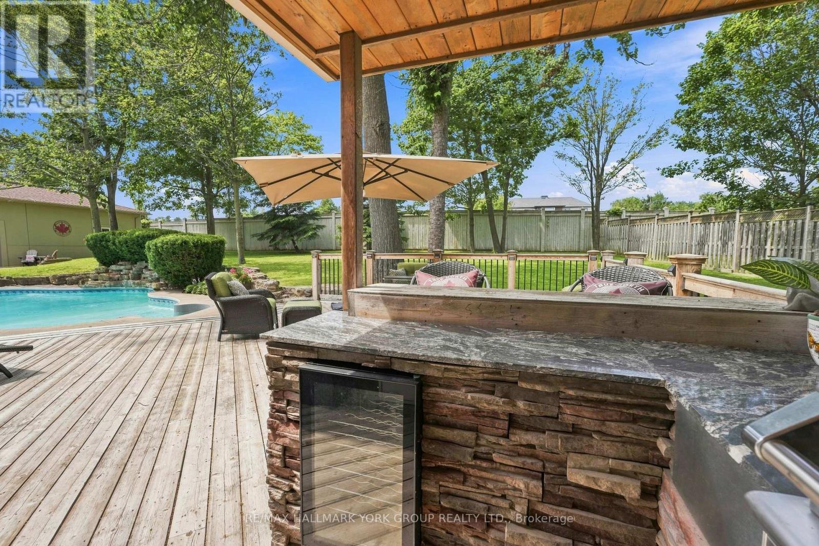 111 Whispering Pine Trail, Aurora, ON photo 40