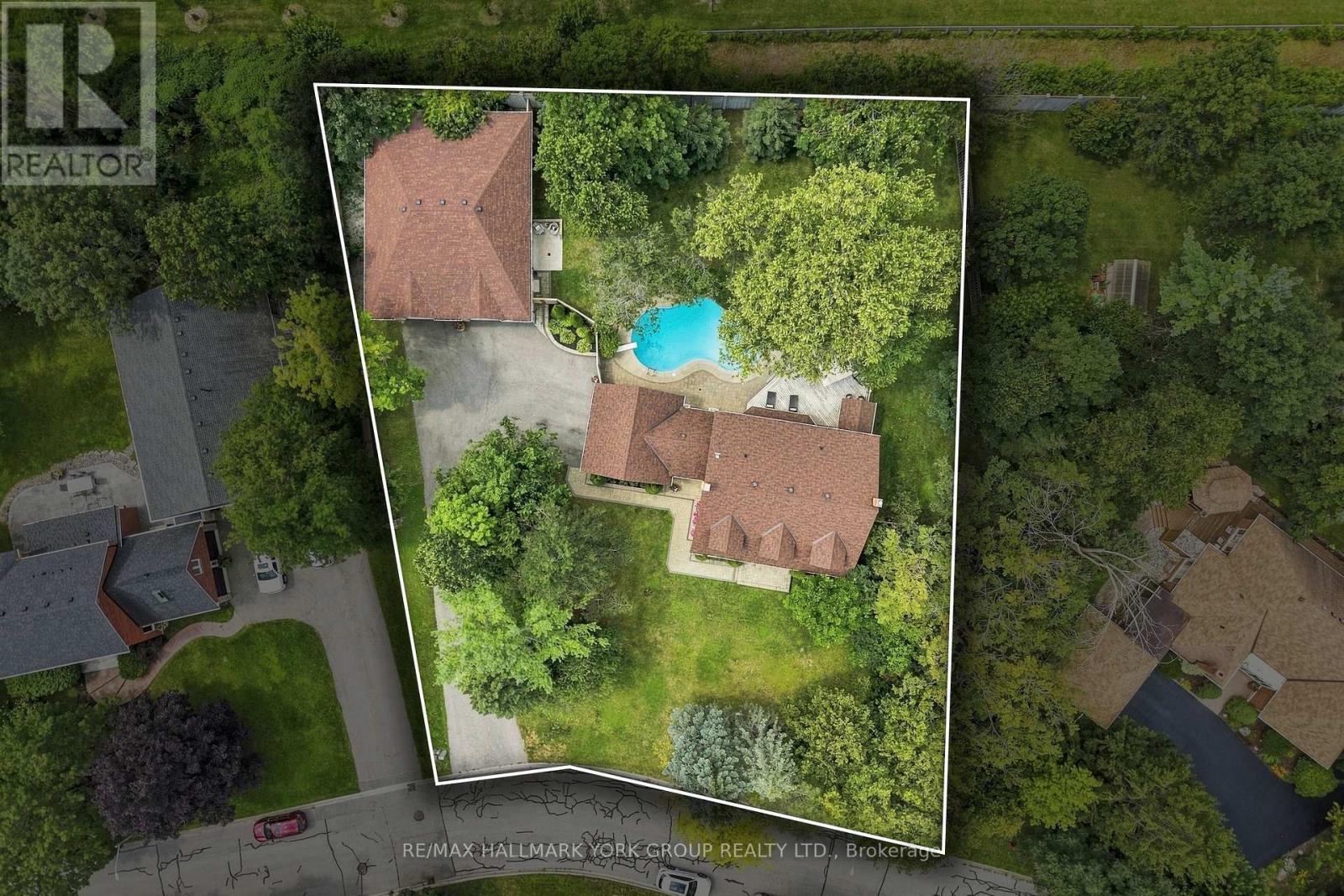 111 Whispering Pine Trail, Aurora, ON photo 49