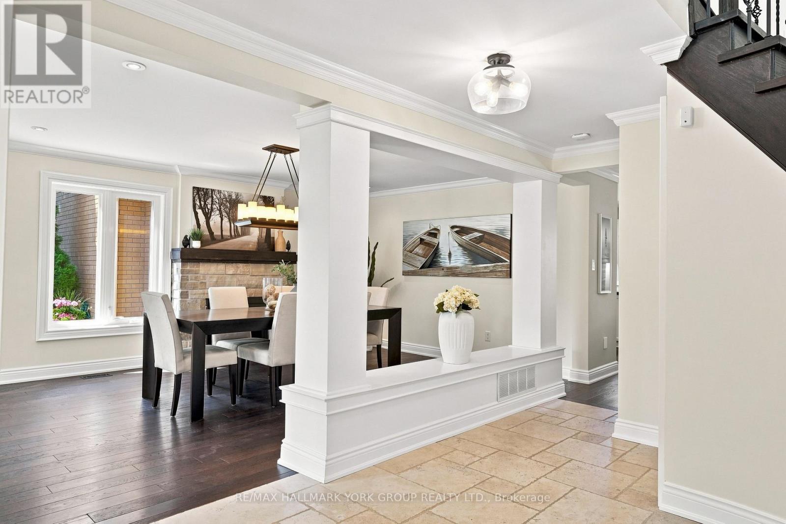 111 Whispering Pine Trail, Aurora, ON photo 7