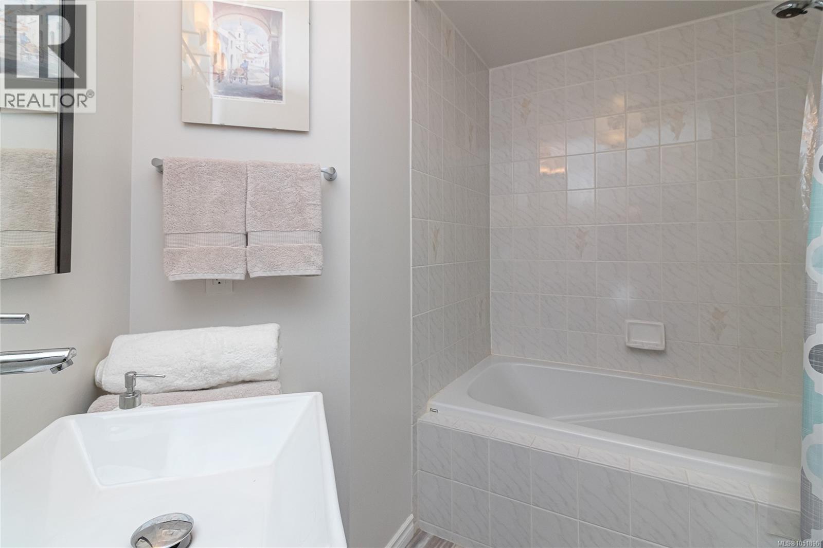 103 1 Buddy Rd, View Royal - Image 1