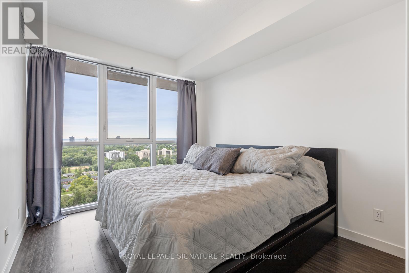 2093 Fairview Street — photo 10