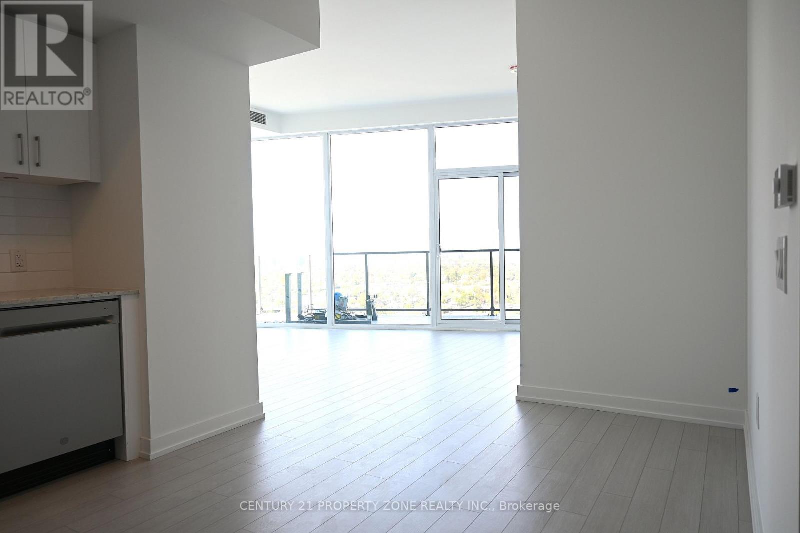 4010 Eglinton Avenue West — photo 10
