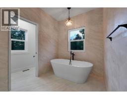 2826 31 Street SW - photo 30