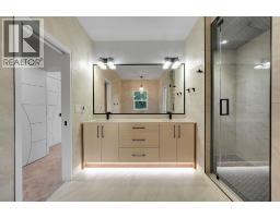 2826 31 Street SW - photo 31