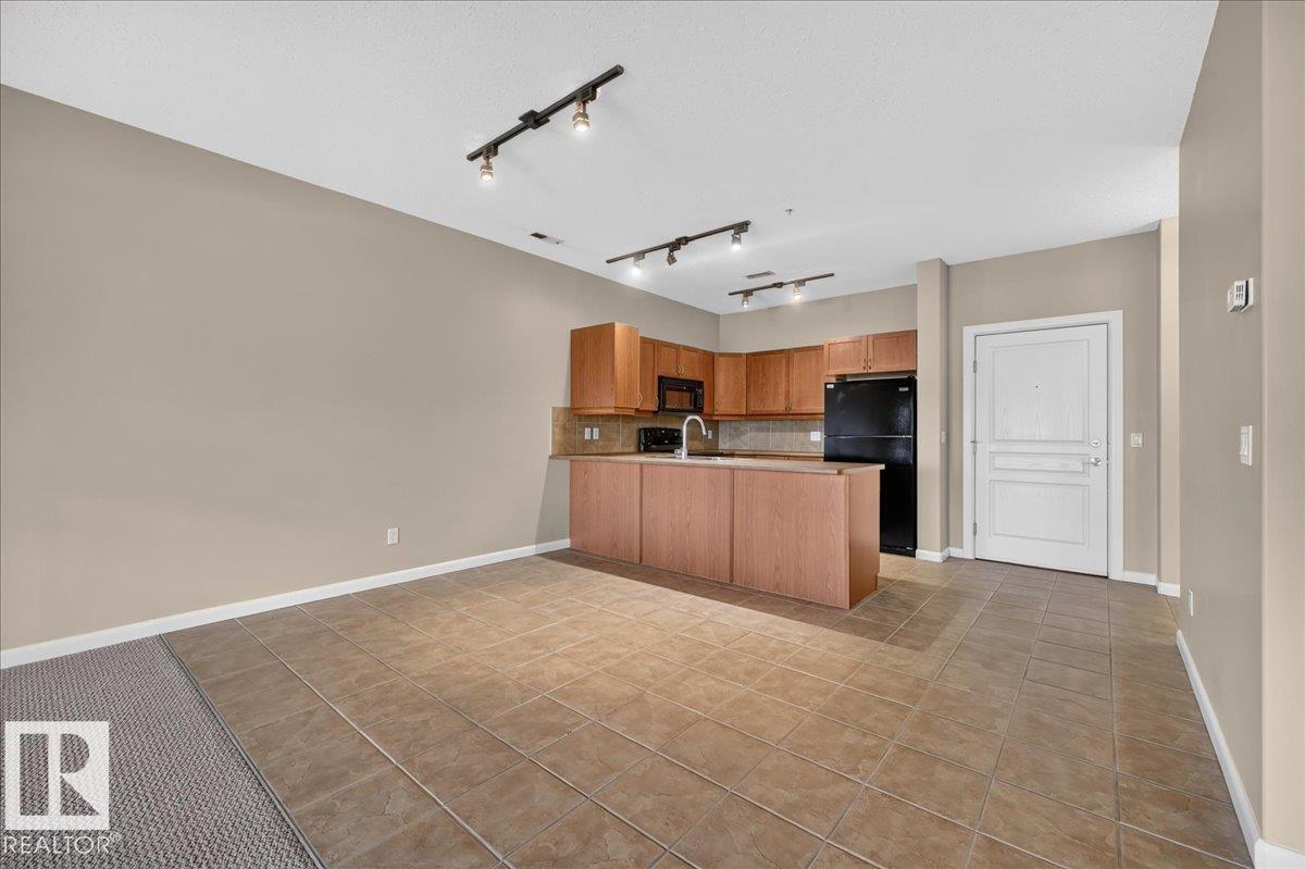 #217 – 160 Magrath Road NW, Magrath Heights — photo 10 of 30: Property photo