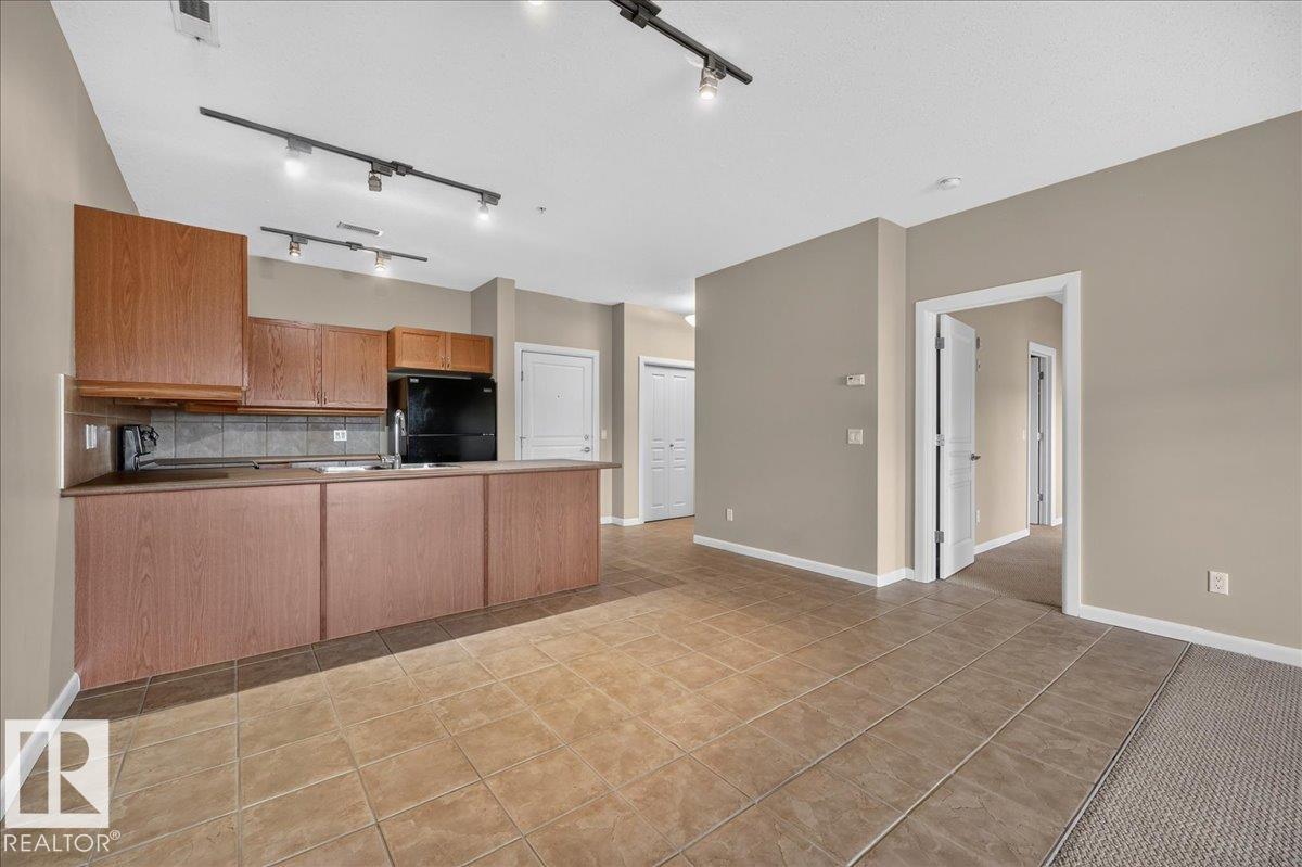 #217 – 160 Magrath Road NW, Magrath Heights — photo 12 of 30: Property photo
