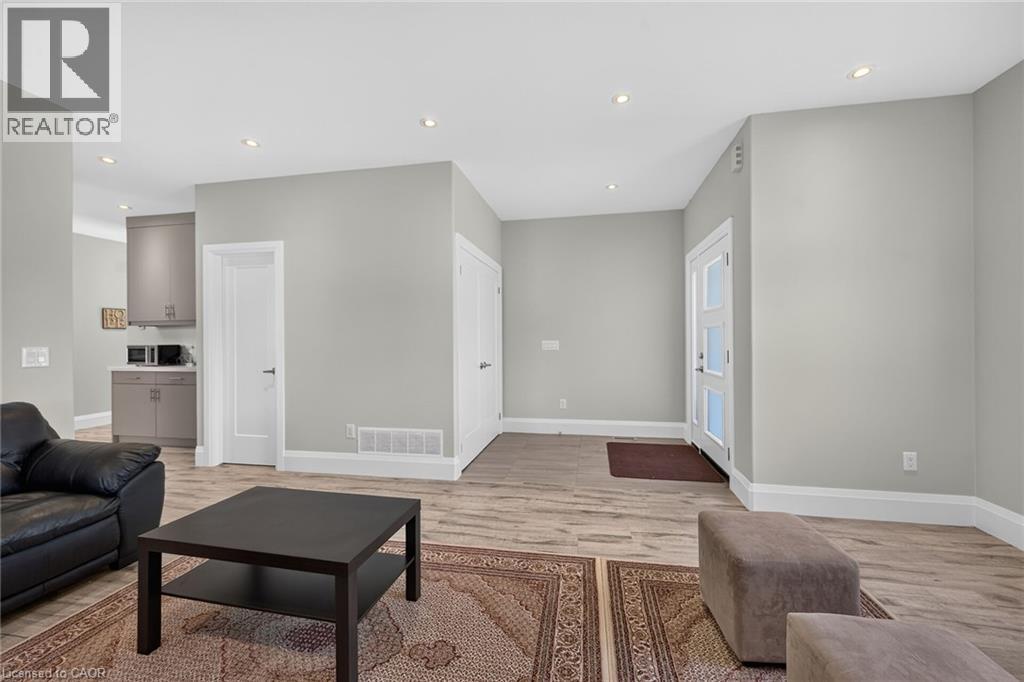 41 ELEANOR Avenue - 9