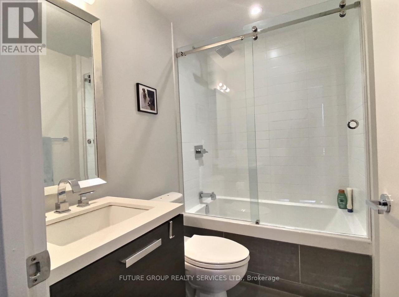 224 King Street West — photo 10