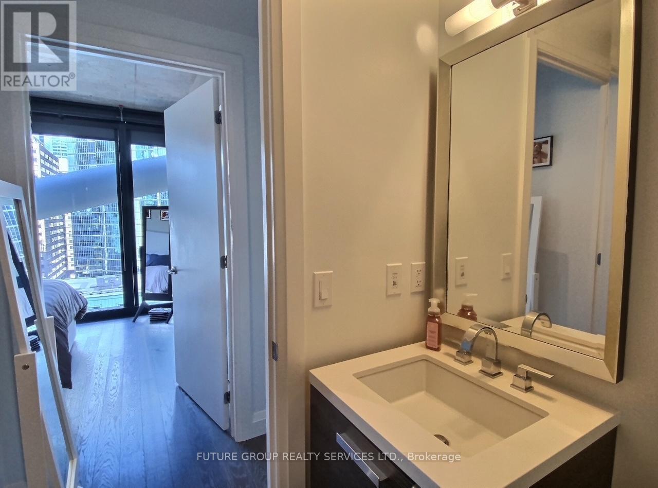 224 King Street West — photo 11
