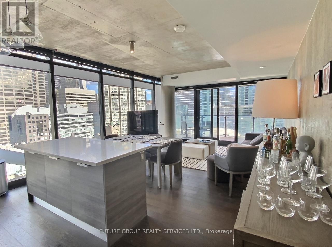 224 King Street West — photo 14