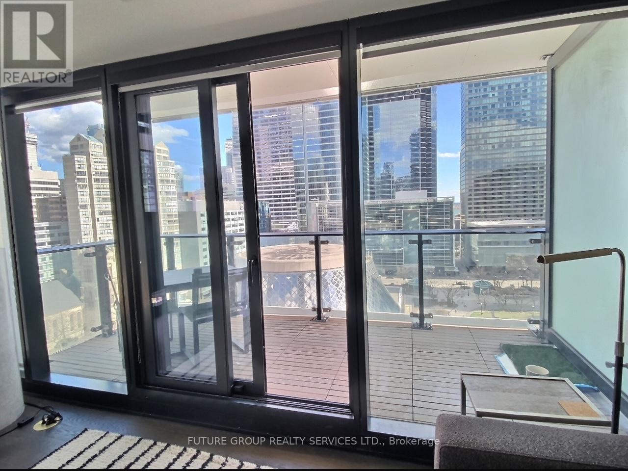 224 King Street West — photo 4