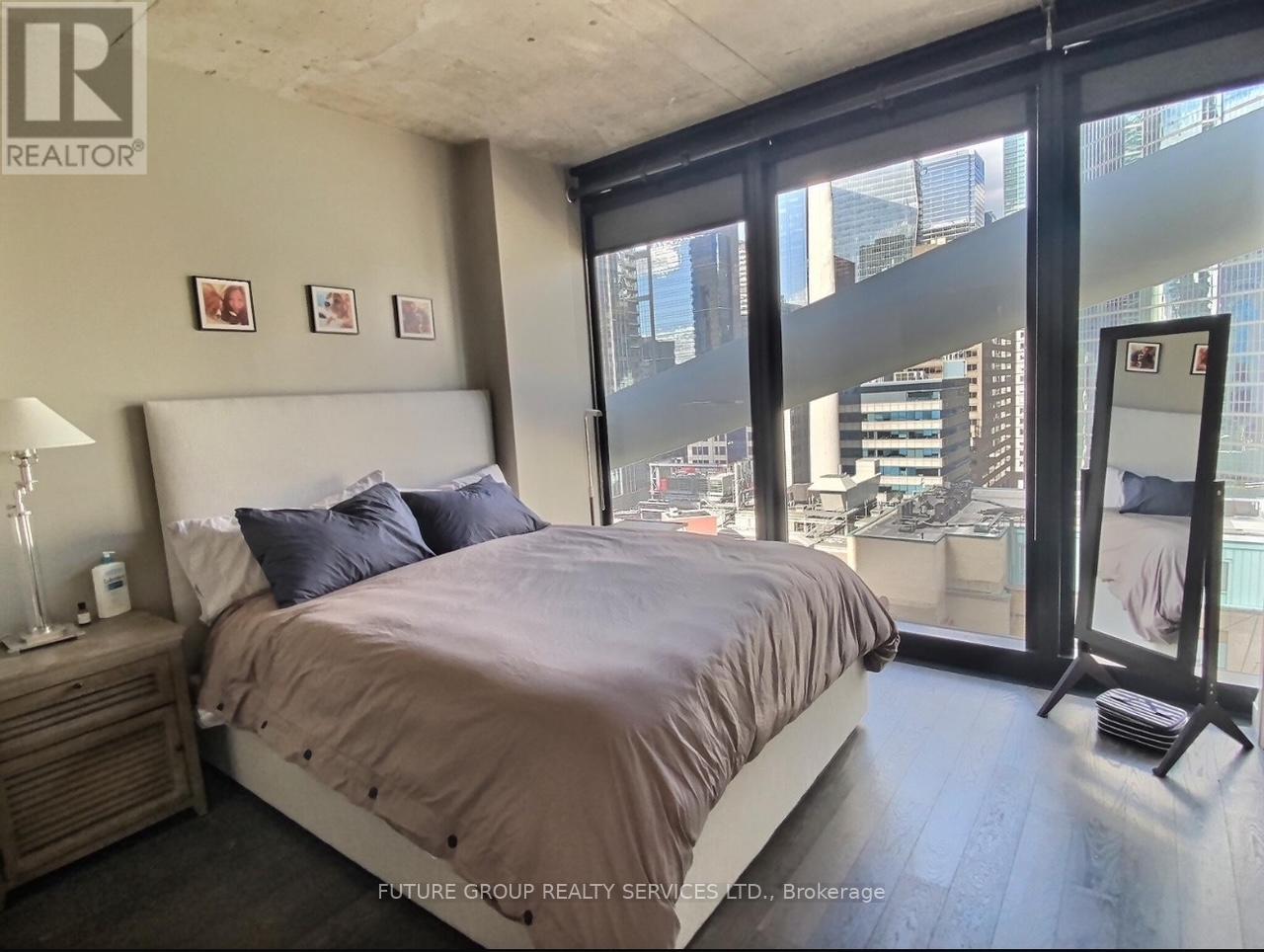 224 King Street West — photo 8