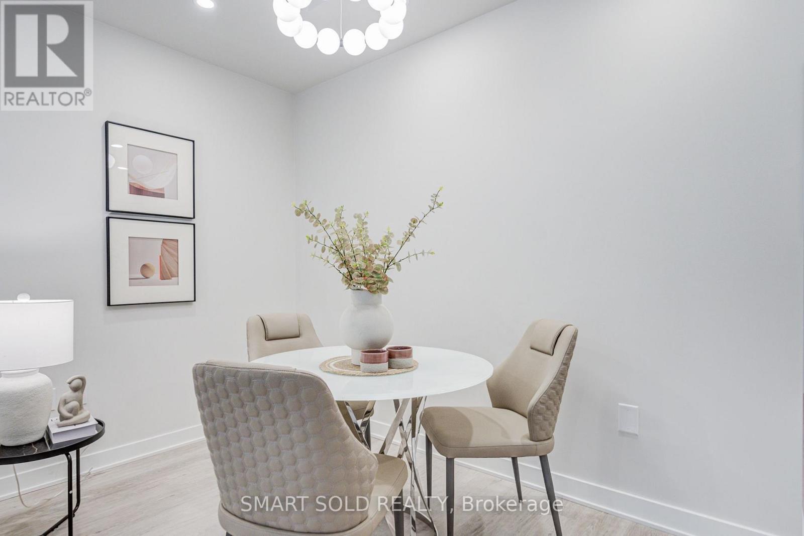 TH05- 55 Charles Street East, Toronto, ON photo 5