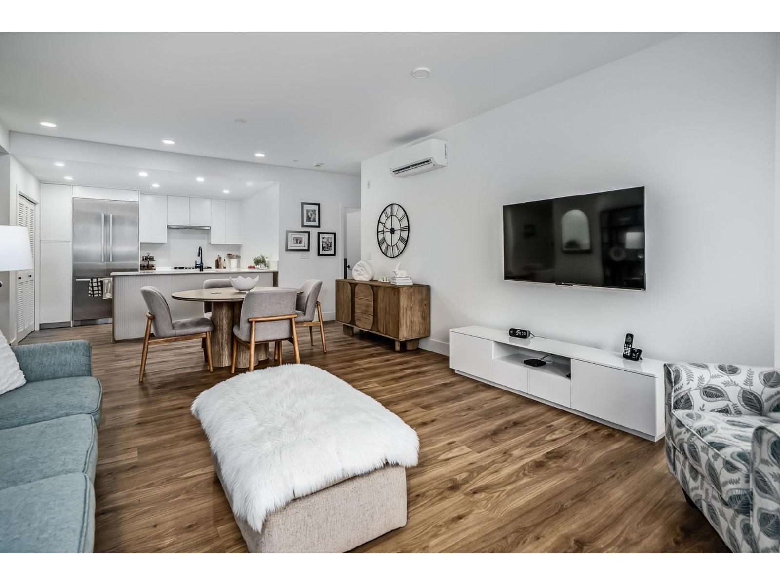 301 33160 PLAXTON CRESCENT, Abbotsford - Image 1