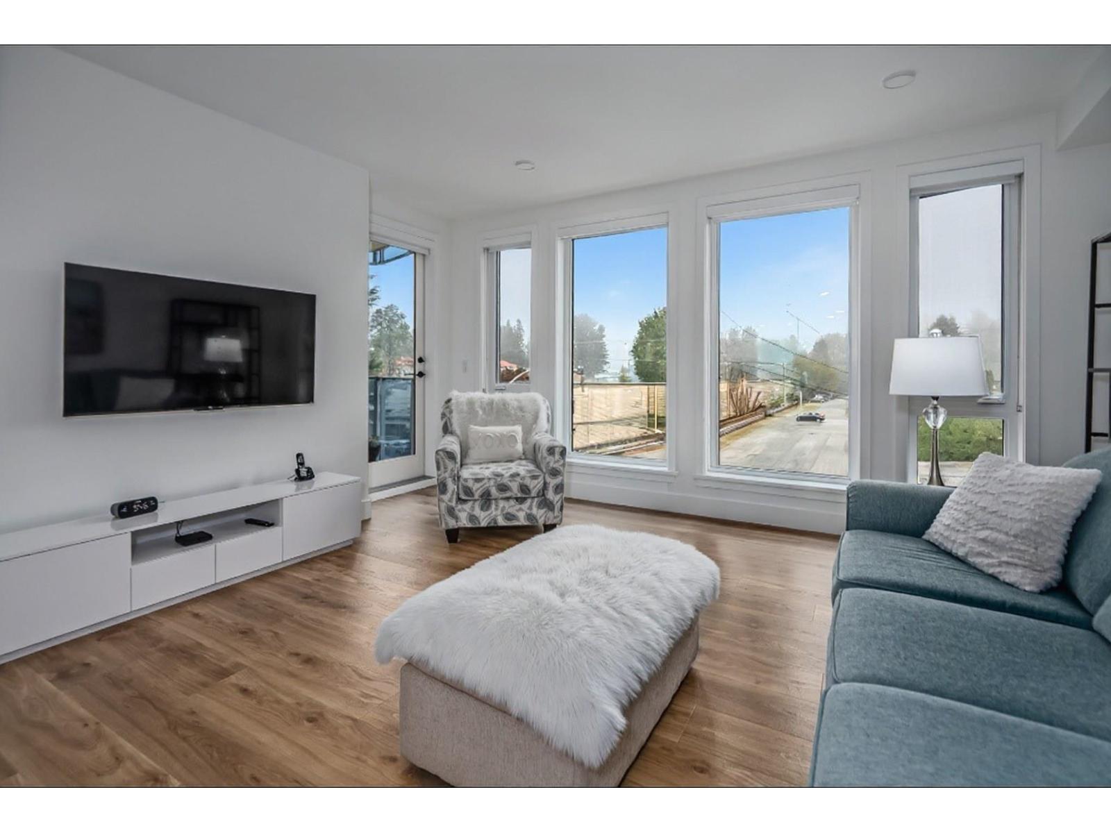 301 33160 PLAXTON CRESCENT, Abbotsford - Image 1