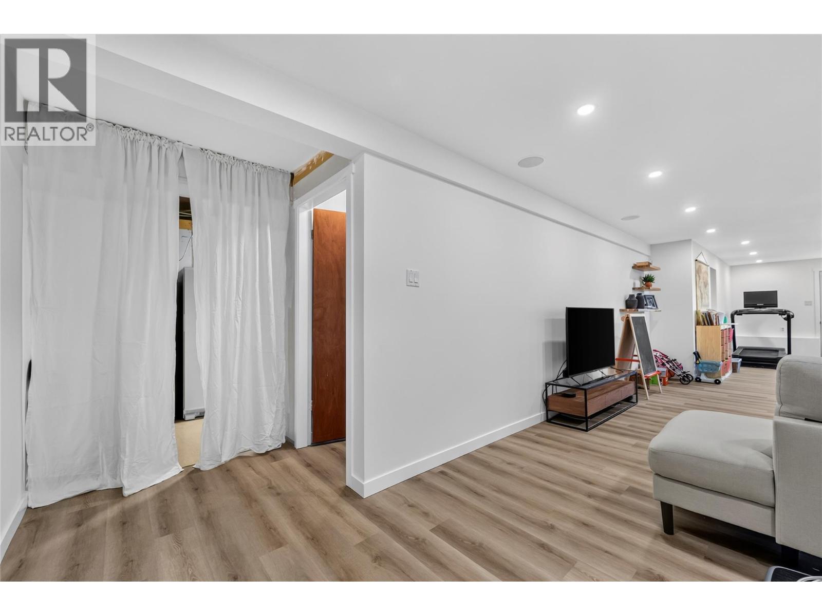 1270 Heustis Drive - 36