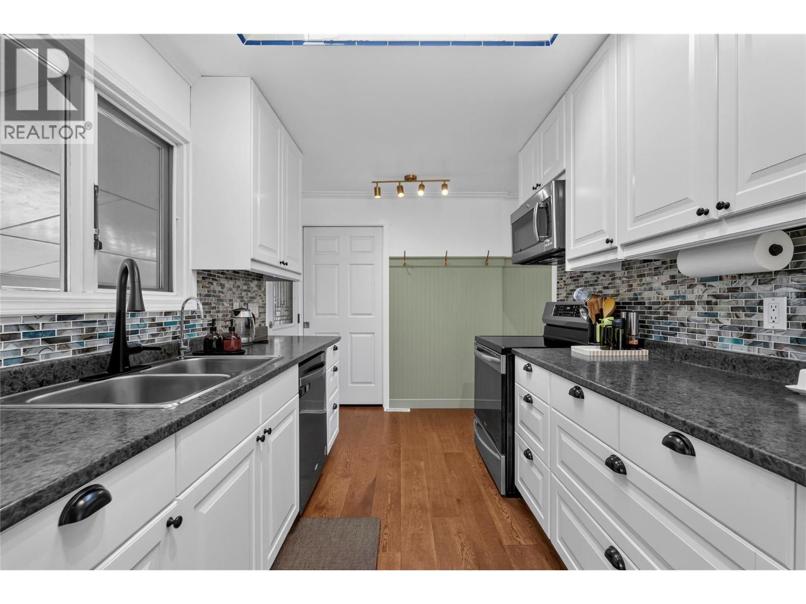 1270 Heustis Drive - 5