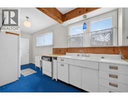 Living room - 879 Trench Court, Kelowna, BC V1Y8H3 Photo 11