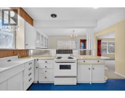 879 Trench Court, Kelowna, BC V1Y8H3 Photo 12
