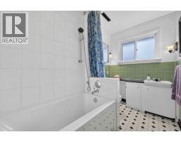 879 Trench Court, Kelowna, BC V1Y8H3 Photo 19