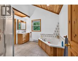 359 Kildare Way, Vernon, BC V1H2C7 Photo 17