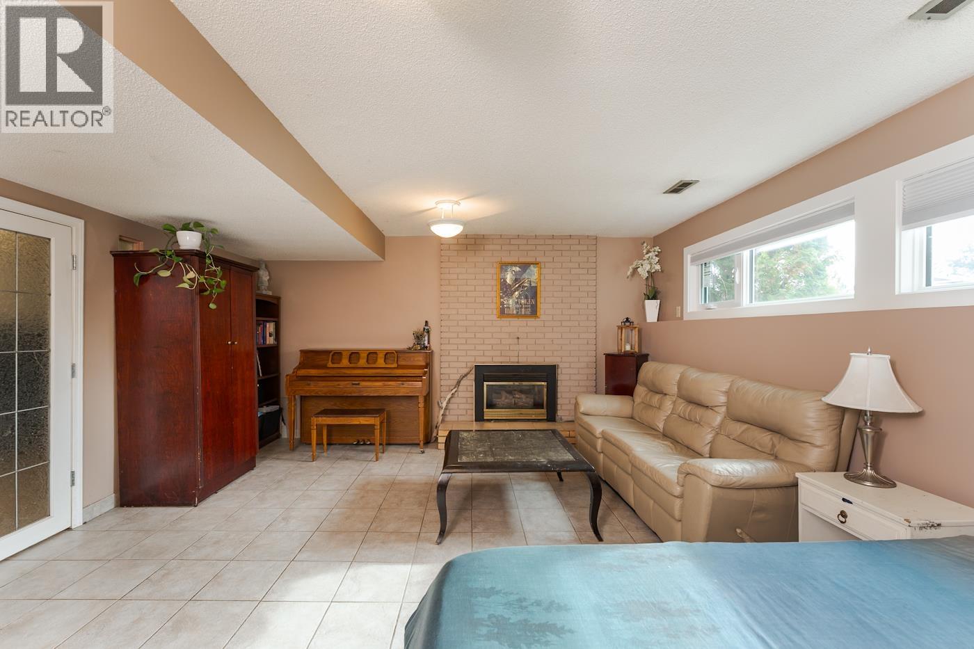 181 GORDON CRESCENT - 27