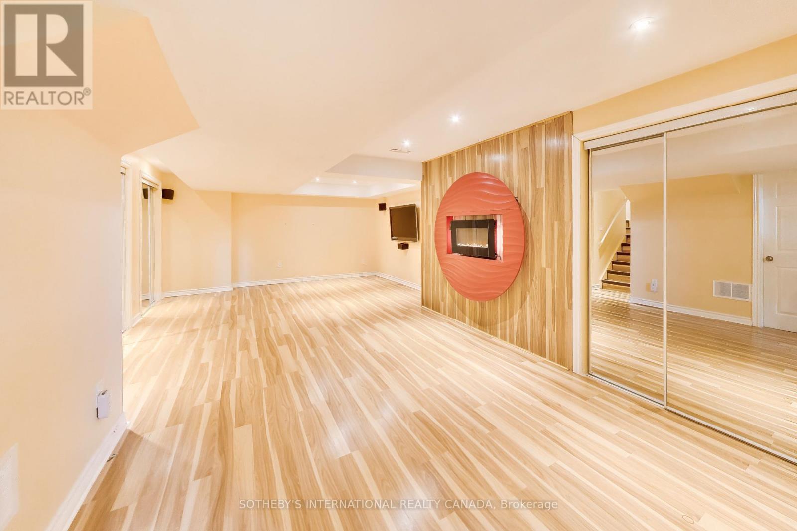 2 FRANK DAVIS STREET - 34