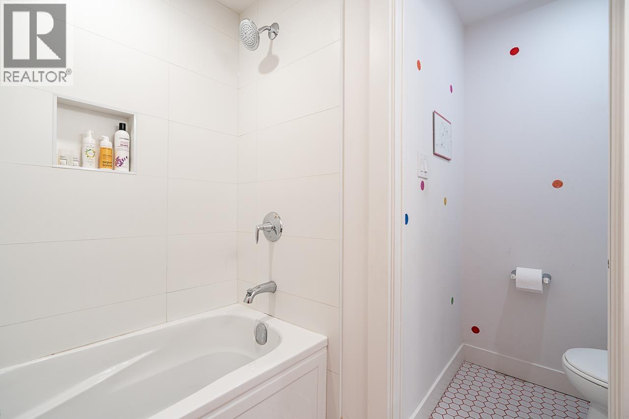 416 W 6TH STREET, North Vancouver - Image 1