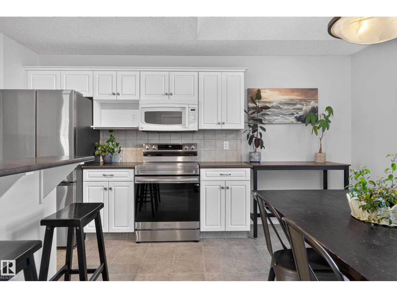 84 WESTWOOD LN - 10