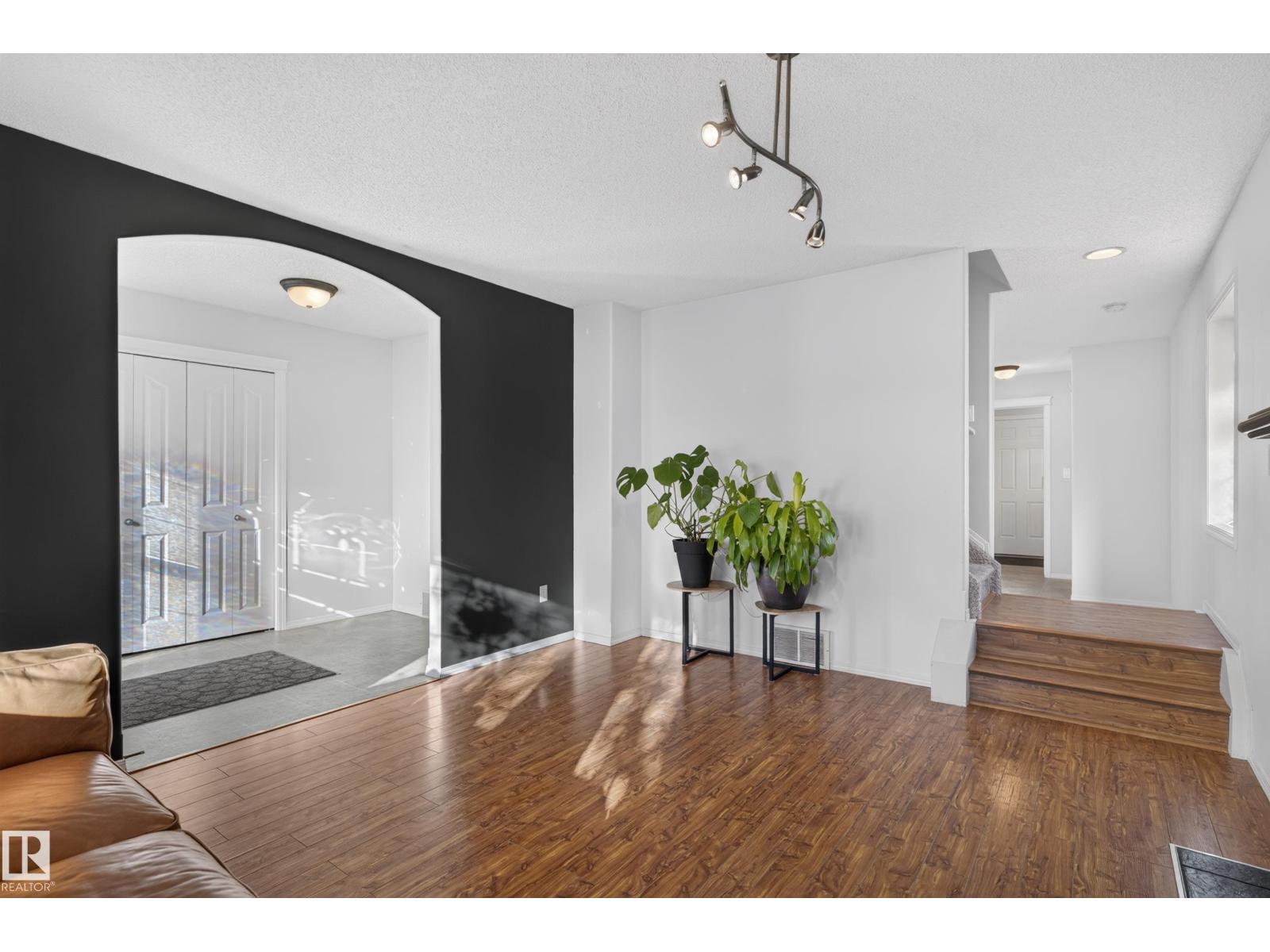 84 WESTWOOD LN - 6