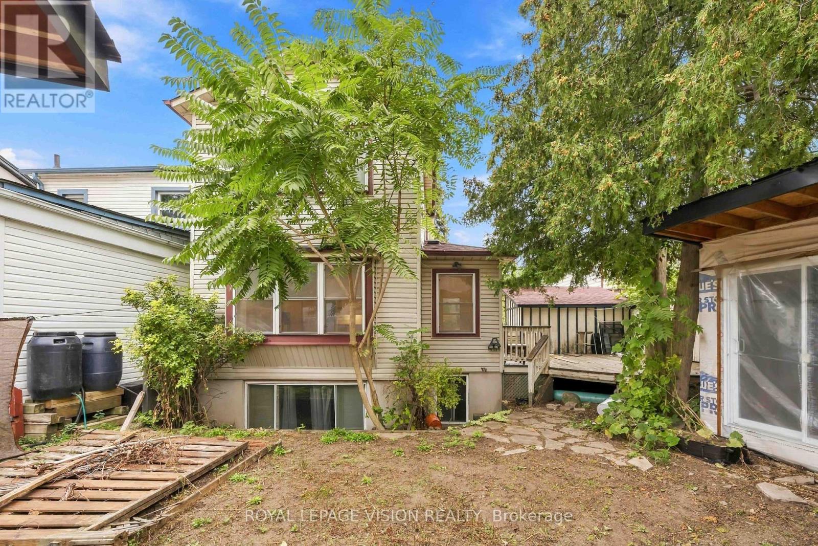 9 EAST ROAD - 27