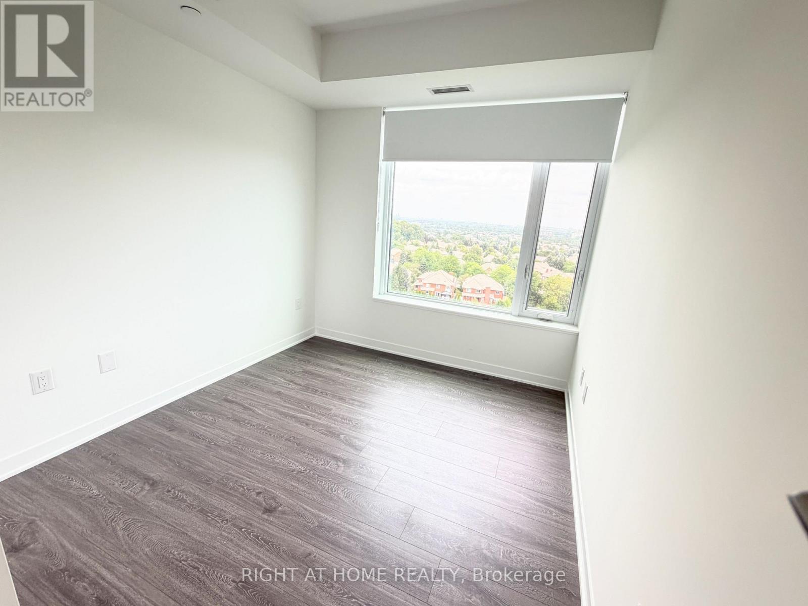 2495 Eglinton Avenue West — photo 10