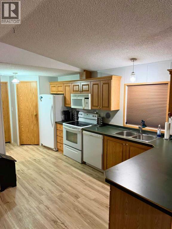 4425 51 Avenue - 9