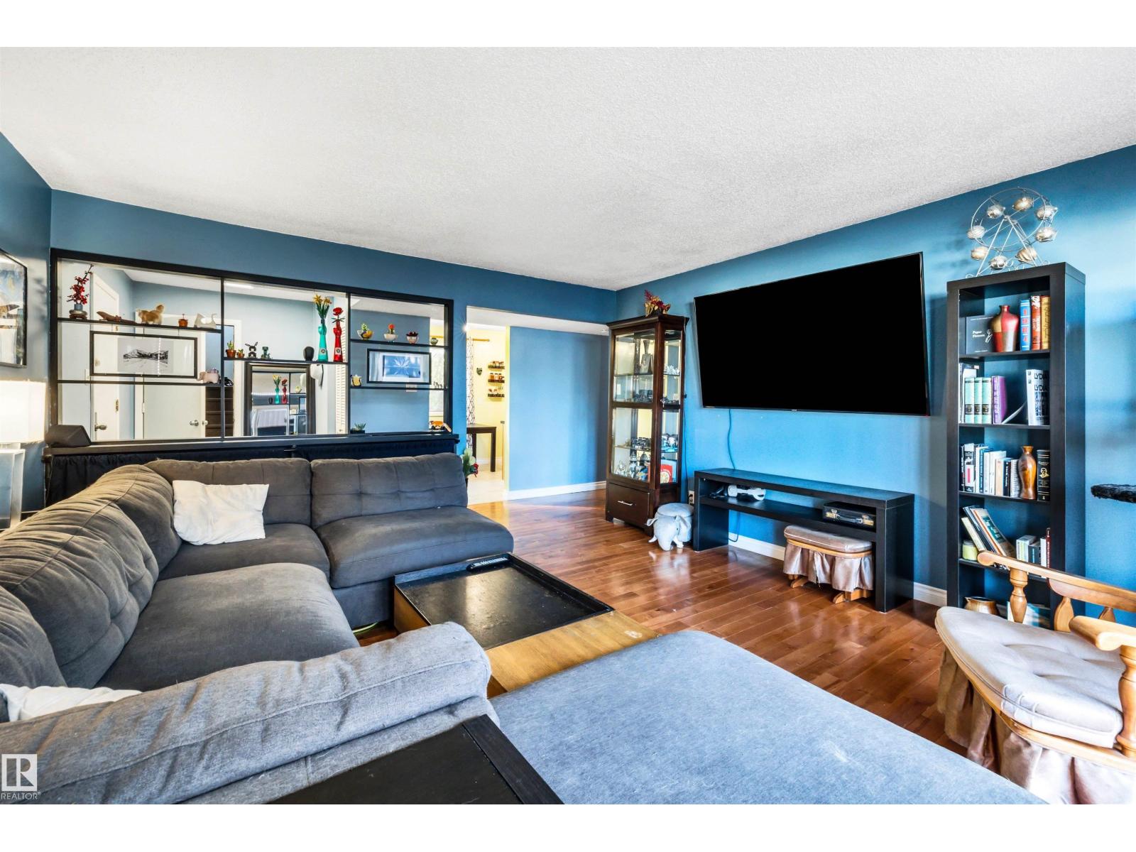 10539 84 ST NW - 14