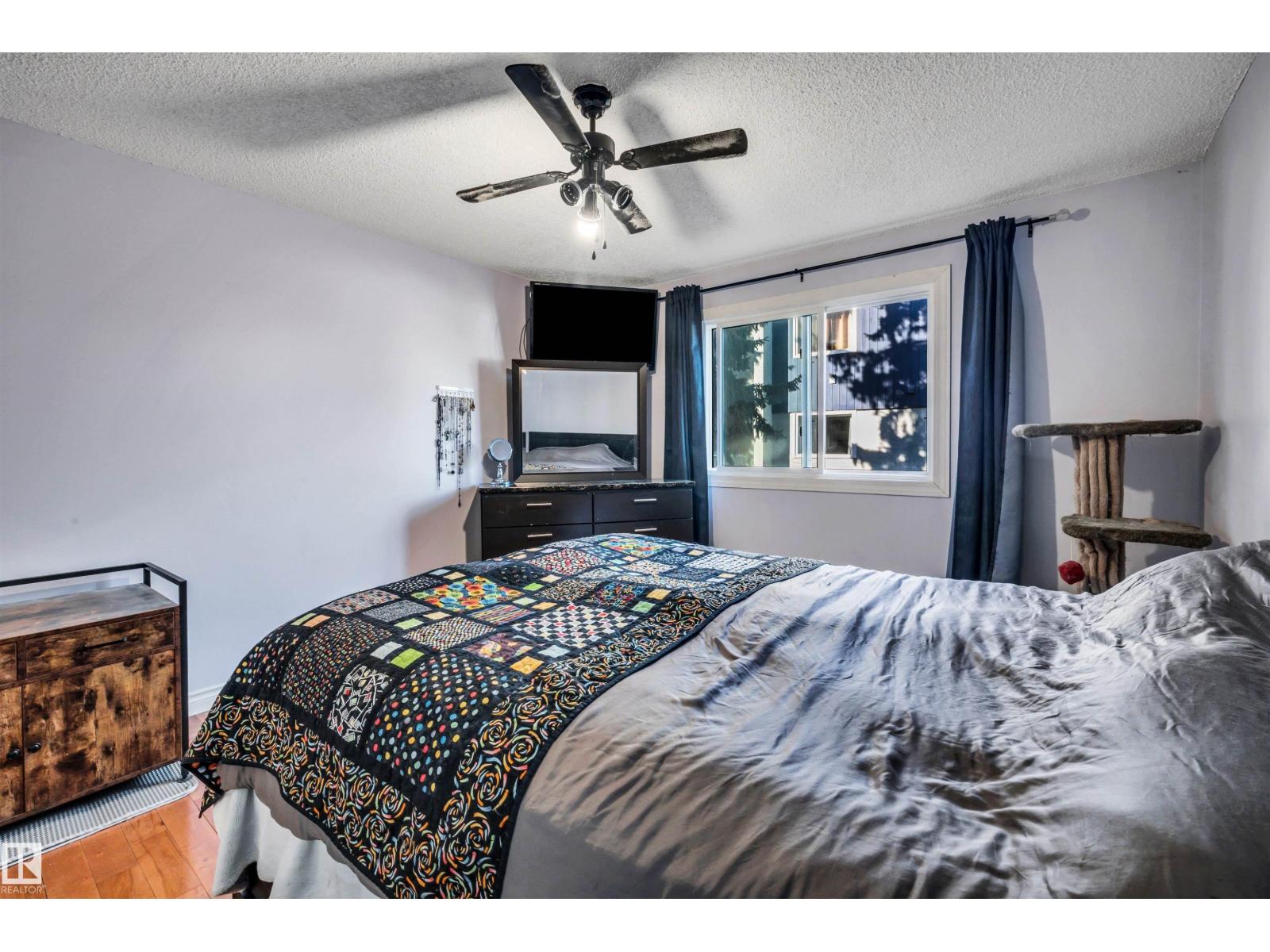 10539 84 ST NW - 22