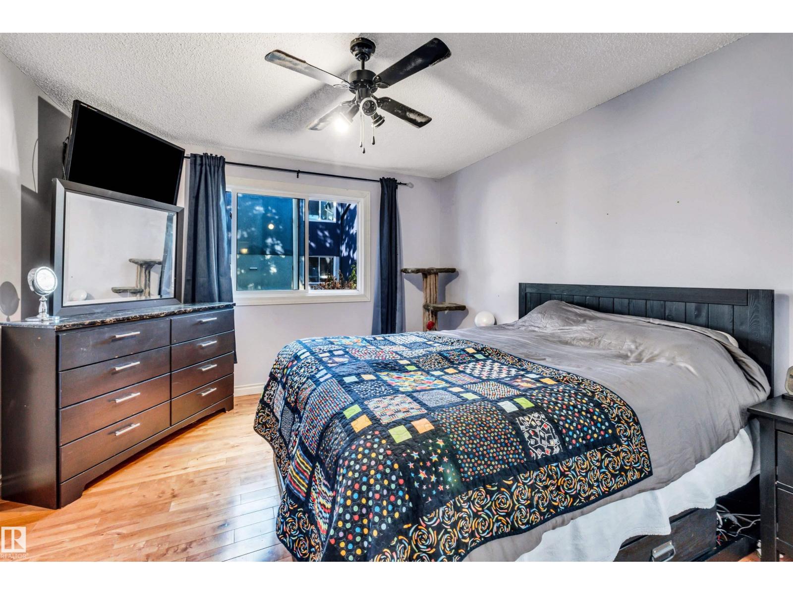 10539 84 ST NW - 21