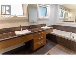 361 Capri Avenue NW - photo 30