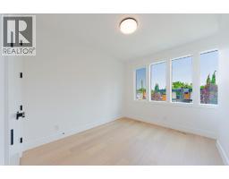 4pc Bathroom - 2302 Osborne Crescent Sw, Calgary, AB T2T0Y5 Photo 21
